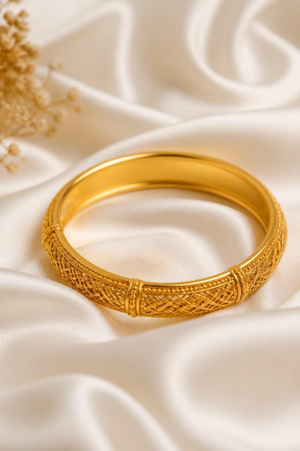 Luxury gold bangle bracelet